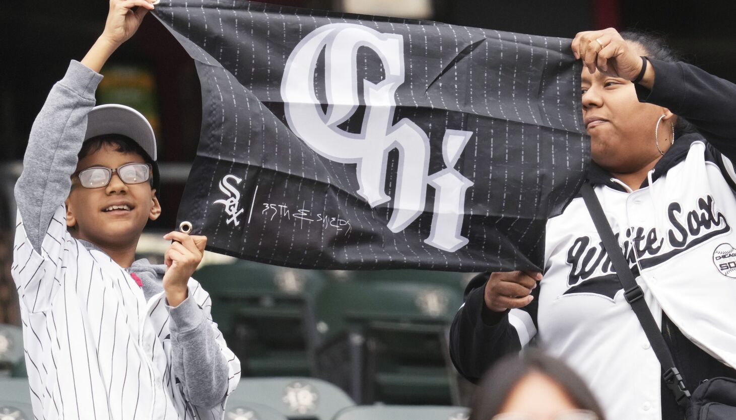 To keep White Sox in Chicago put 'everything on table' except demolishing  stadium, Ald. Nicole Lee says - Chicago Sun-Times