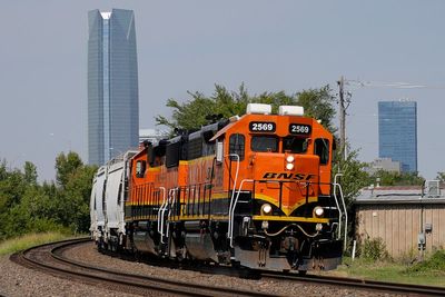 Railroads resist joining safety hotline because they want to be able to discipline workers