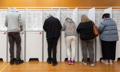 Victorian Electoral Commission wants power to issue on-the-spot fines at polling booths