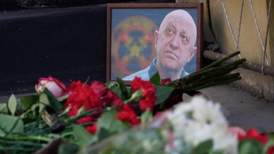 Putin breaks silence, offers condolences to plane crash victims