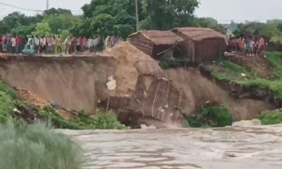 Bihar: Heavy rains cause washing away of huts near Ganga banks in Bhagalpur