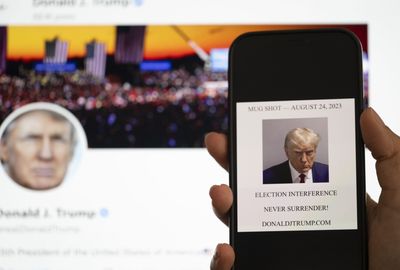 "Never surrender": Trump tweets mug shot