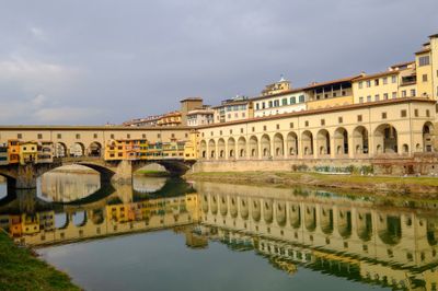 Tourists arrested for vandalizing 400-year-old European landmark