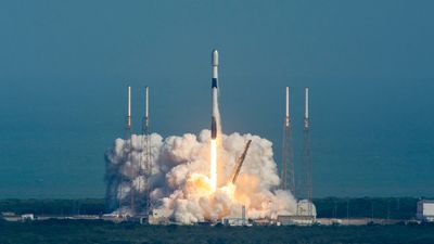 Watch SpaceX launch 5,000th Starlink satellite to orbit on Aug. 26