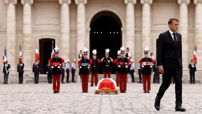 France pays tribute to General Georgelin, who led reconstruction of Notre-Dame