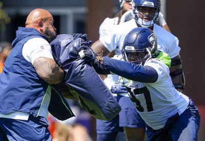 Mario Edwards Jr. on Seahawks defensive line communication