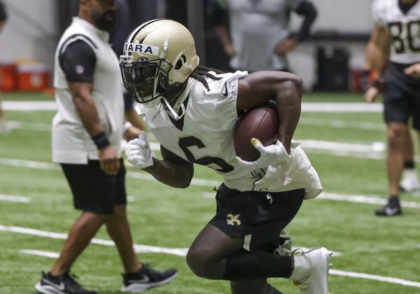 Fittingly, Drew Brees and Manti Te'o visit Saints-Chargers practice