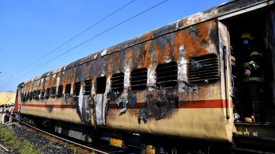 Nine tourists from Lucknow charred to death in railway coach at Madurai junction