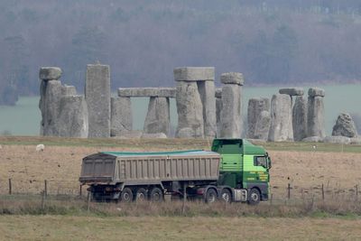 Campaigners launch fresh Stonehenge road legal challenge