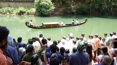 Tradition sets sail as Thiruvonathoni starts for Aranmula temple with sadya items