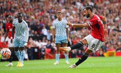 Manchester United storm back to beat 10-man Forest with Fernandes spot-on