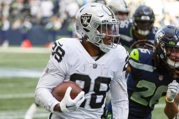 Josh Jacobs ends holdout, returns to Raiders on one-year deal - Sactown  Sports