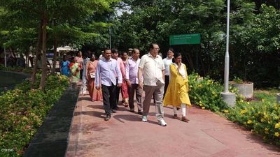Chennai district green committee inspects Shenoy Nagar park on High Court directions