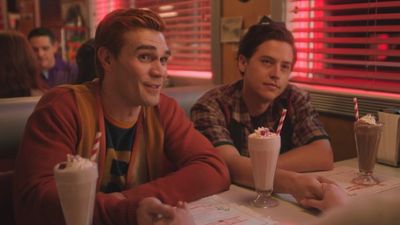 Riverdale Producer Explains Why Archie And Jughead Were Never Seen Hooking Up Despite Finale Putting Characters In Quad Relationship