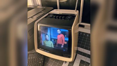 Raspberry Pi Revitalizes Broken Vintage TV With OSMC