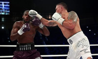 Oleksandr Usyk knocks out Daniel Dubois in ninth round to retain titles