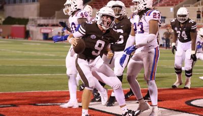 Physical, fast Jack Elliott leads Mount Carmel past East St. Louis in his first start