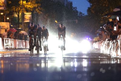 Riders forced to ride 6km ‘through heavy traffic and in the dark without lights’ after Vuelta TTT