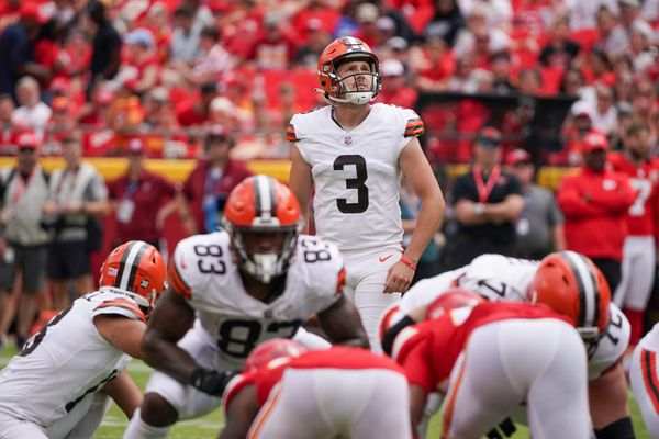 Browns Re-Signing G Michael Dunn & DT Maurice Hurst 