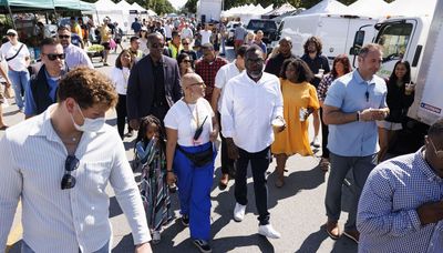 After backlash, and muscle from the mayor, Logan Square Farmers Market reopens