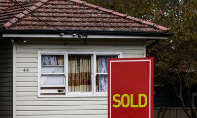 Record number of Australians at risk of mortgage stress as RBA interest rate rises bite