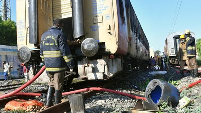 Fire in coach: Five from Uttar Pradesh arrested in Madurai by Tamil Nadu Railway Police