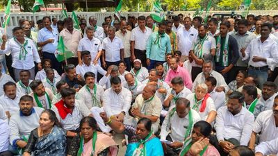 JD(S) stages protest against Congress govt. in Hassan