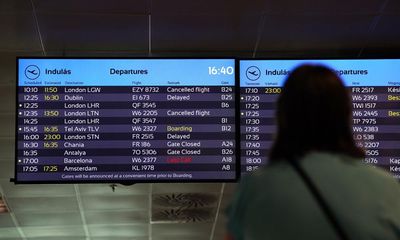 Why were UK flights disrupted and can passengers get refunds?