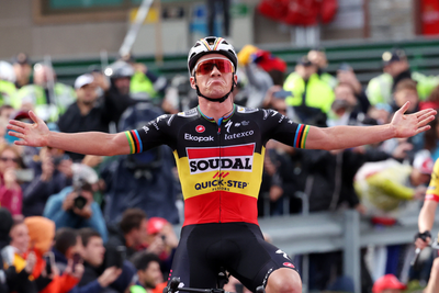 Remco Evenepoel beats Jonas Vingegaard to win Vuelta a España stage three