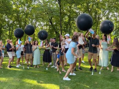 Couple surprises loved ones with adorable triplet gender announcement