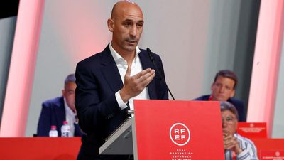 Spanish football federation leaders asks president Rubiales to resign, for kissing player