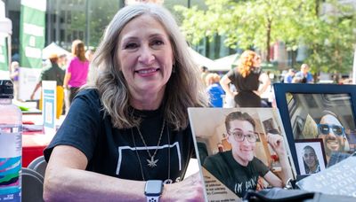 Groups rally at Federal Plaza to end overdose deaths in Illinois