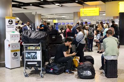 Airlines rush to restore service after UK air-system outage