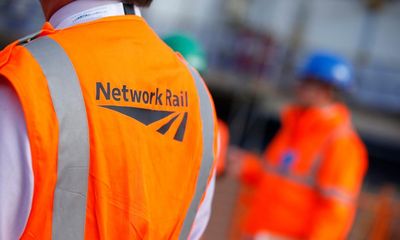 Network Rail axes bonuses for union members who strike