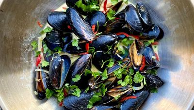 Thai-style steamed mussels a cool dish for a hot summer night