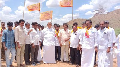 TDP activists stage demonstrations against ‘illegal sand mining’ in Kadapa