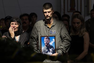 As war losses mount, Ukraine honors a veteran jet fighter pilot who died in collision