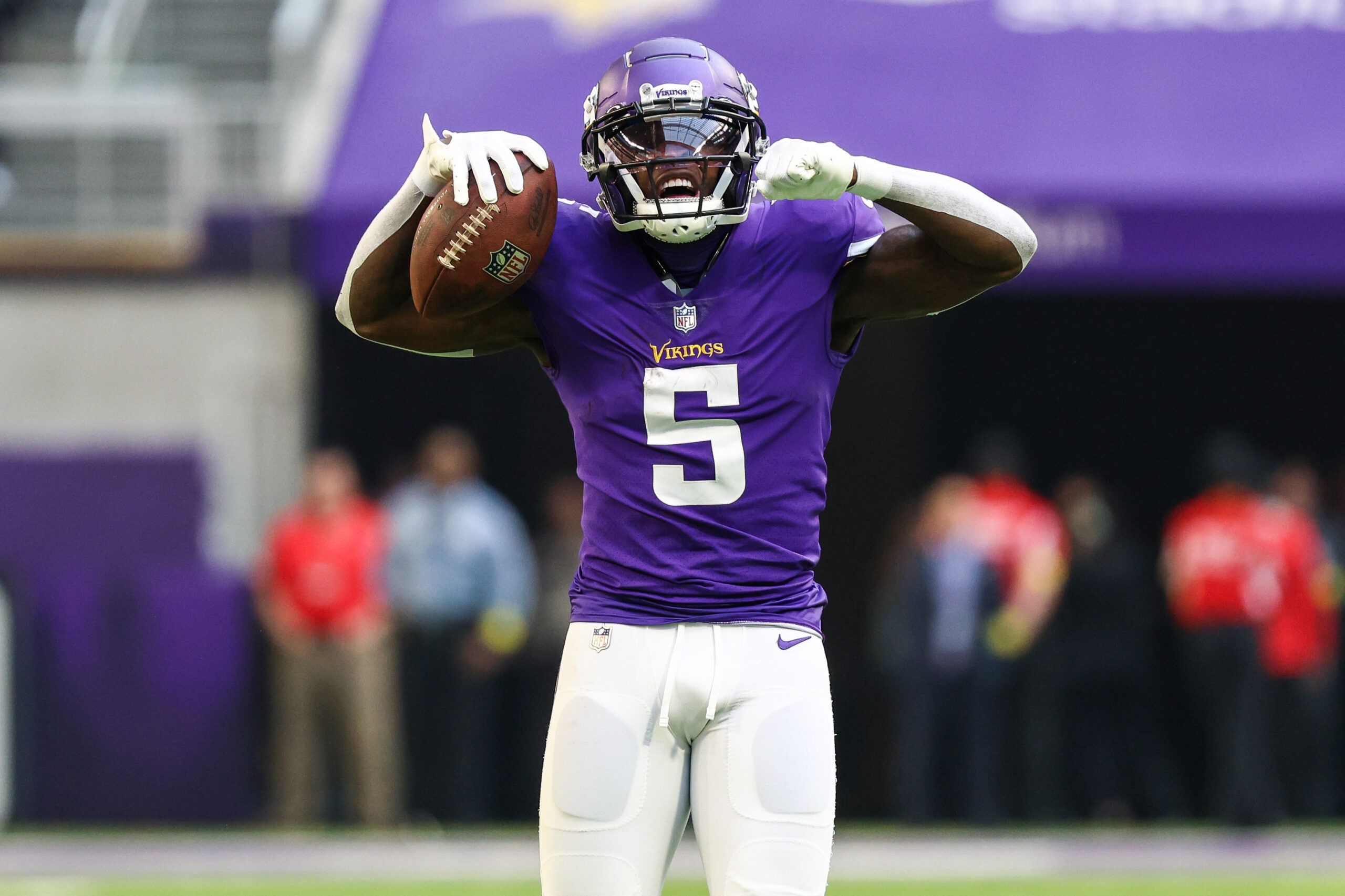 Report: Vikings receiving calls about WR Jalen Reagor