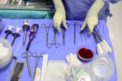 Patients treated by female surgeons ‘fare better’ – study