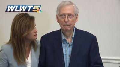 Senate GOP leader Mitch McConnell appears to freeze up again, this time at a Kentucky event