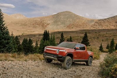 Rivian’s New R1T Electric Pickup Has Enough Range to Run Laps Around Tesla’s Cybertruck