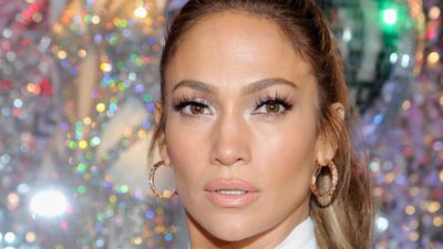 How did JLo wake up looking *that* good with yesterday’s eye makeup still on?