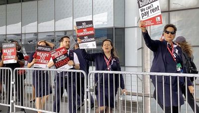 American Airlines flight attendants picket at O’Hare