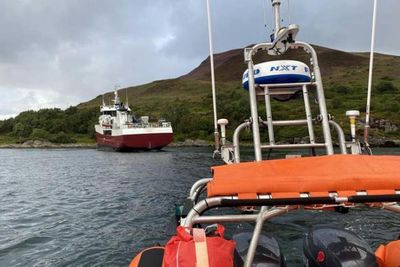 Ship that ran aground off the Isle of Skye refloated