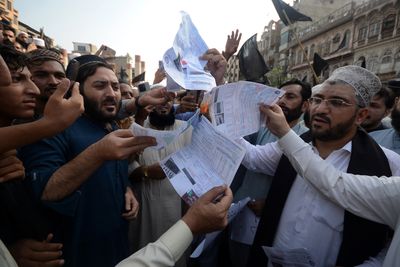 Pakistan gov’t says no relief in power bills as protests escalate