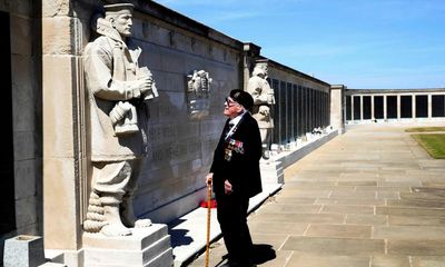 Royal Navy sailors provide guard of honour at last Dunkirk veteran’s funeral