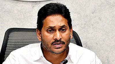 Thwart ‘vicious campaign’ by a section of media on land reforms, A.P. CM Jagan Mohan Reddy tells officials