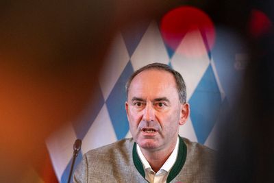 Bavaria's deputy governor rejects new accusations of antisemitic behavior when he was in school