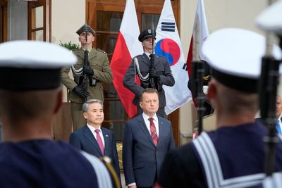 Poland and South Korea defense ministers discuss security cooperation, support for Ukraine