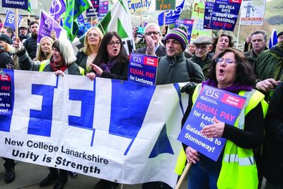 College lecturers warn of escalating industrial action without improved pay offer
